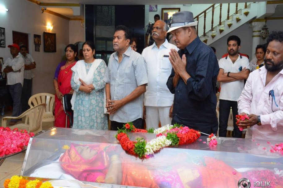 Celebrities-Pay-Homage-to-Vijaya-Nirmala-Garu